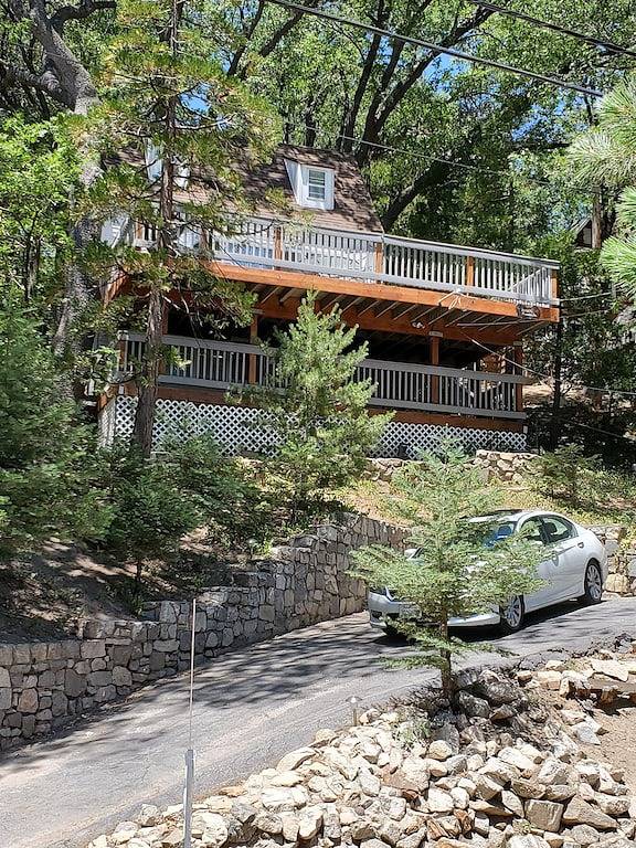 Log cabin for 8 people, with balcony in Lake Arrowhead
