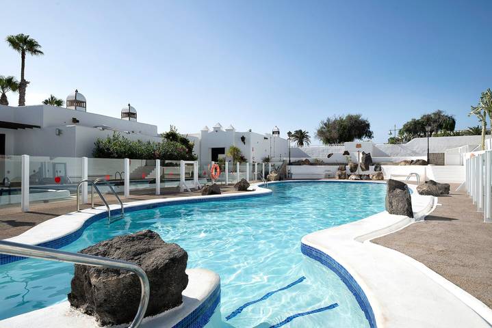 Ganze Wohnung, Ferienwohnung 'Puerto Chico U' mit Gemeinschaftspool, privater Terrasse und WLAN in Playa Blanca, Yaiza