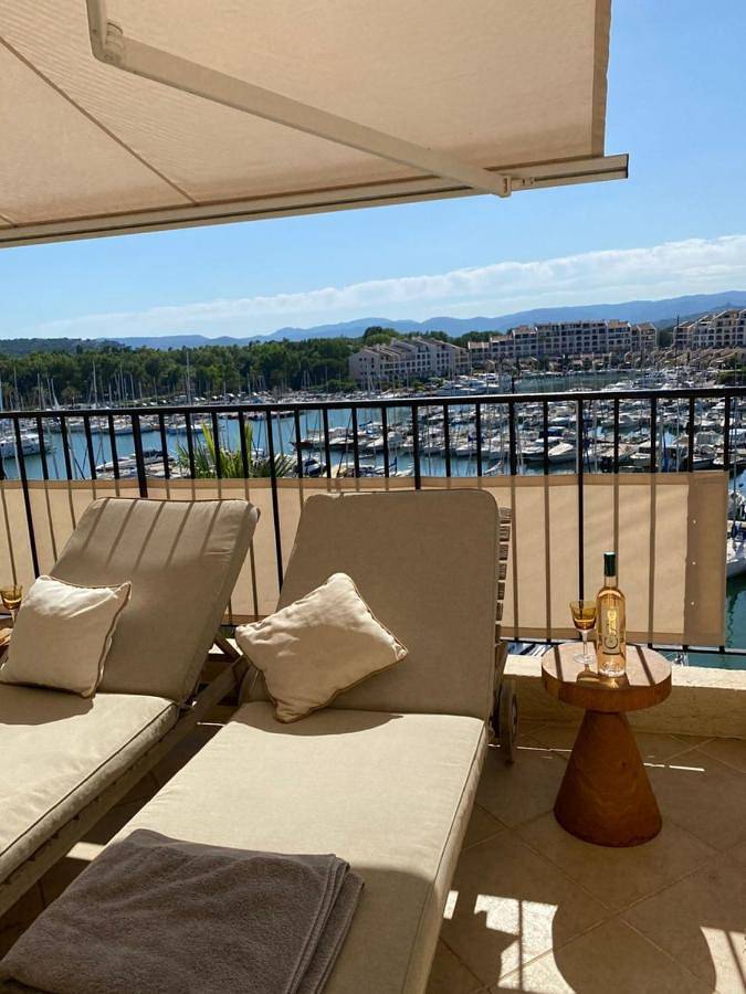 Ferienwohnung für 6 Personen, mit Terrasse und Pool sowie Ausblick in Cogolin - 3