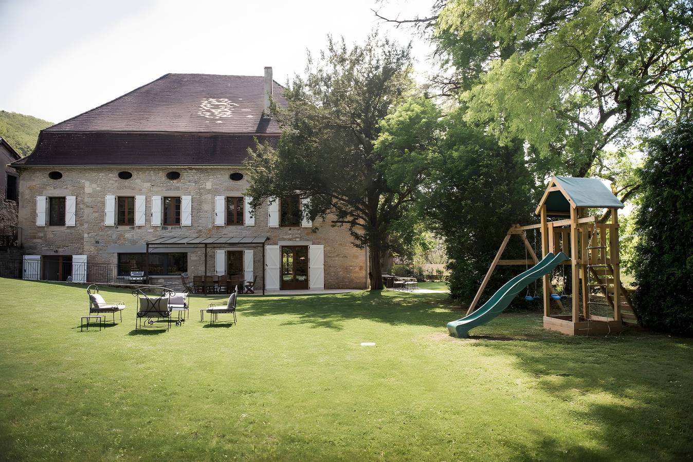 Grand Gîte de Charme La Rivière, Piscine Chauffée, 15 Personnes in Calvignac, Parc Naturel Régional des Causses du Quercy