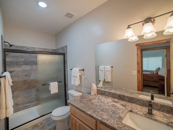 Log cabin for 16 people, with balcony and sauna in Grand Lake