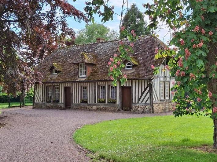Location de vacances pour 6 personnes, avec vue et jardin, animaux acceptés à Bellou