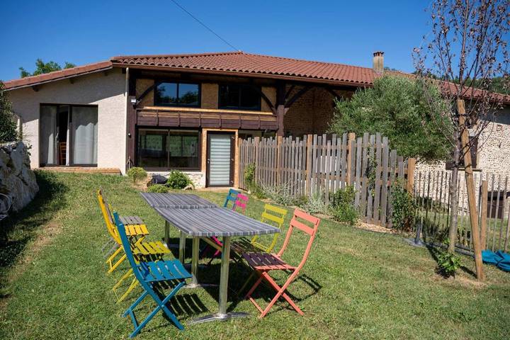 Gîte pour 14 personnes, avec jardin et vue dans Chevrières - 3