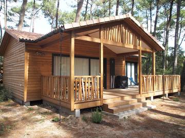 Lodge pour 5 personnes, avec piscine ainsi que jardin et terrasse dans les Landes
