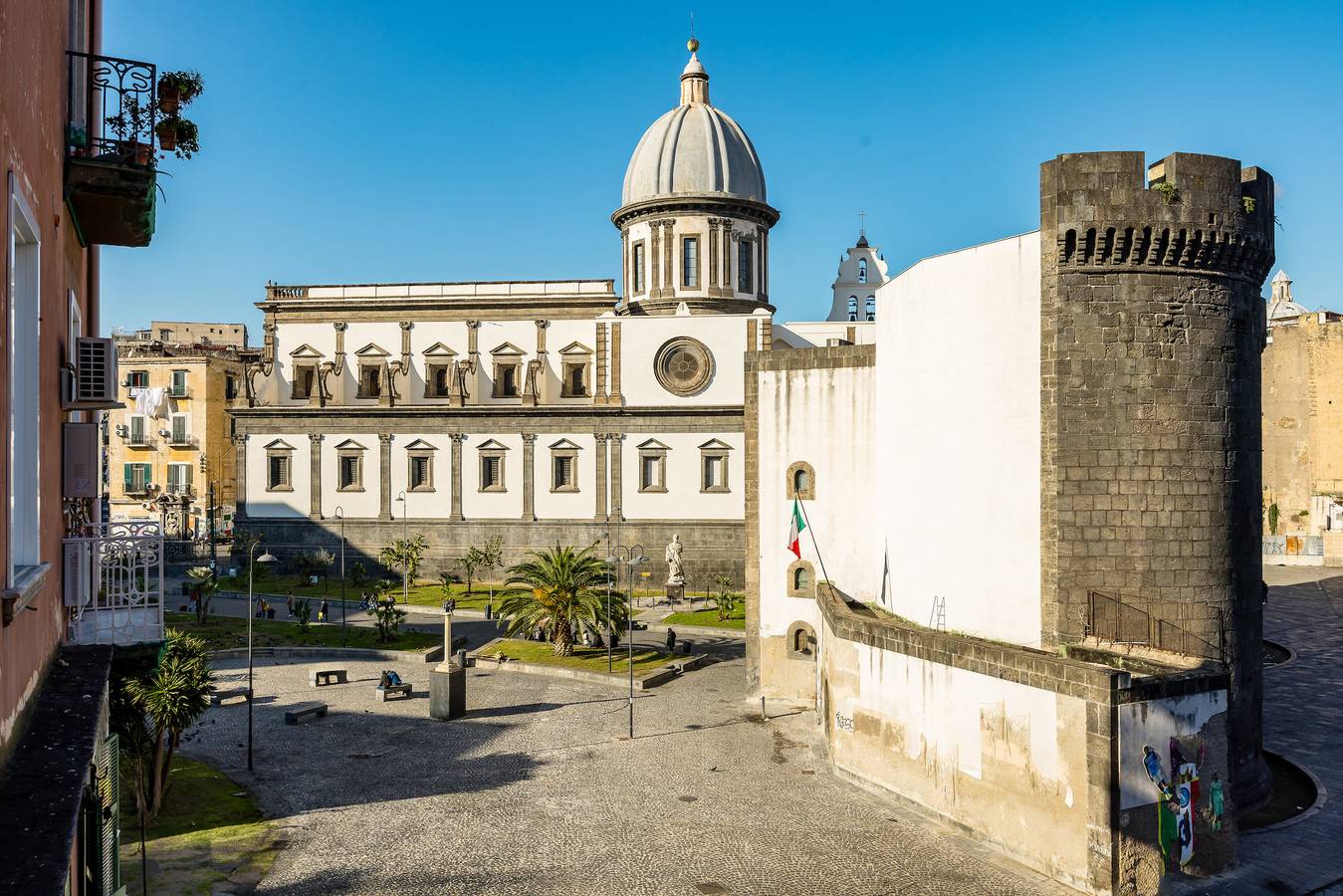 Giallo Napoli in Napoli, Napoli e dintorni