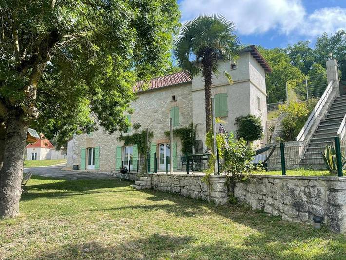 Location de vacances pour 2 personnes, avec Terrasse ainsi que Jardin et Piscine à Saint-Amans-de-Pellagal