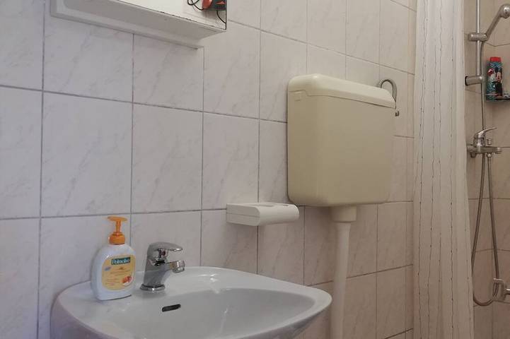 Ganze Wohnung, Apartment Olly direkt am Meer große Terrasse mit Grill 4 Sonnenliegen und Garten in Klek, Dubrovnik-Neretva