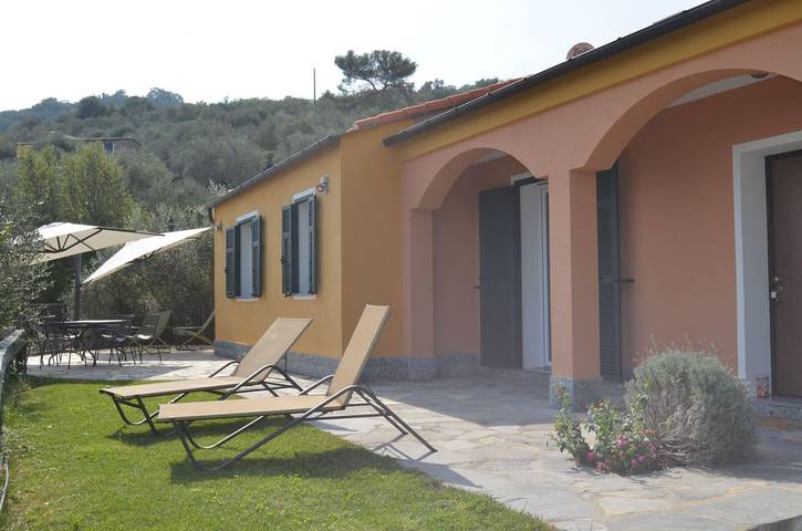 Ferienhaus für 5 Personen, mit Terrasse und Garten sowie Pool und Ausblick in Dolcedo