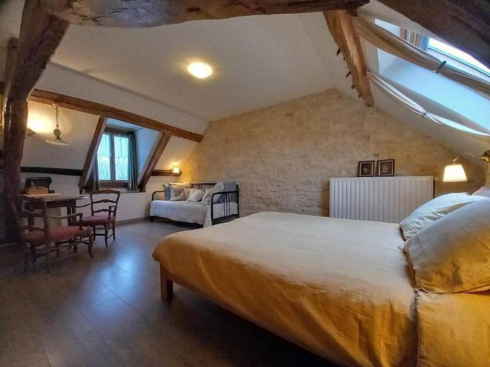 Location de vacances pour 4 personnes, avec vue ainsi que piscine et jardin à Herry - 2