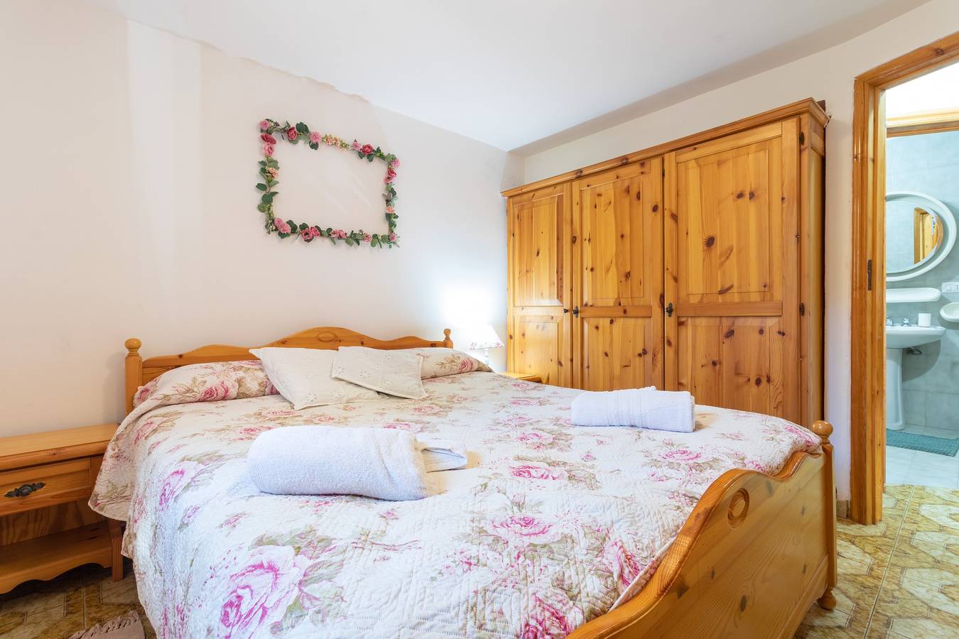 Appartamento intero, Appartamento 'Villa Rosa, Relax Place' con vista mare, Wi-Fi e aria condizionata in Conversano, Provincia di Bari