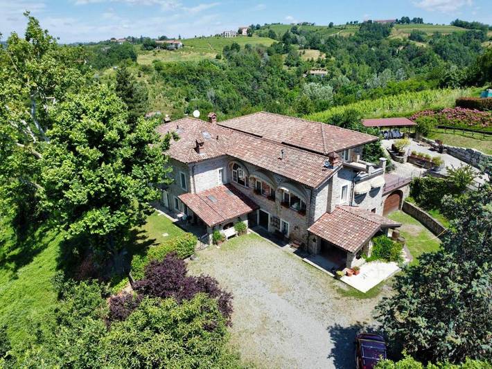 Location de vacances pour 12 personnes, avec piscine ainsi que vue et jardin à Acqui Terme - 3