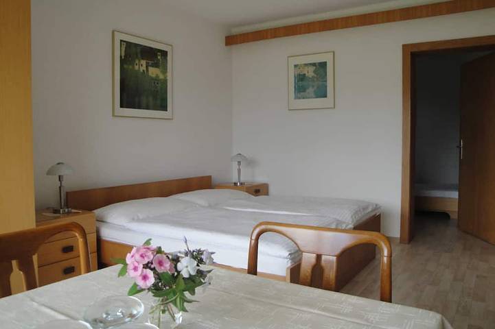 Ferienwohnung für 2 Personen, mit Terrasse und Garten in Seewalchen am Attersee