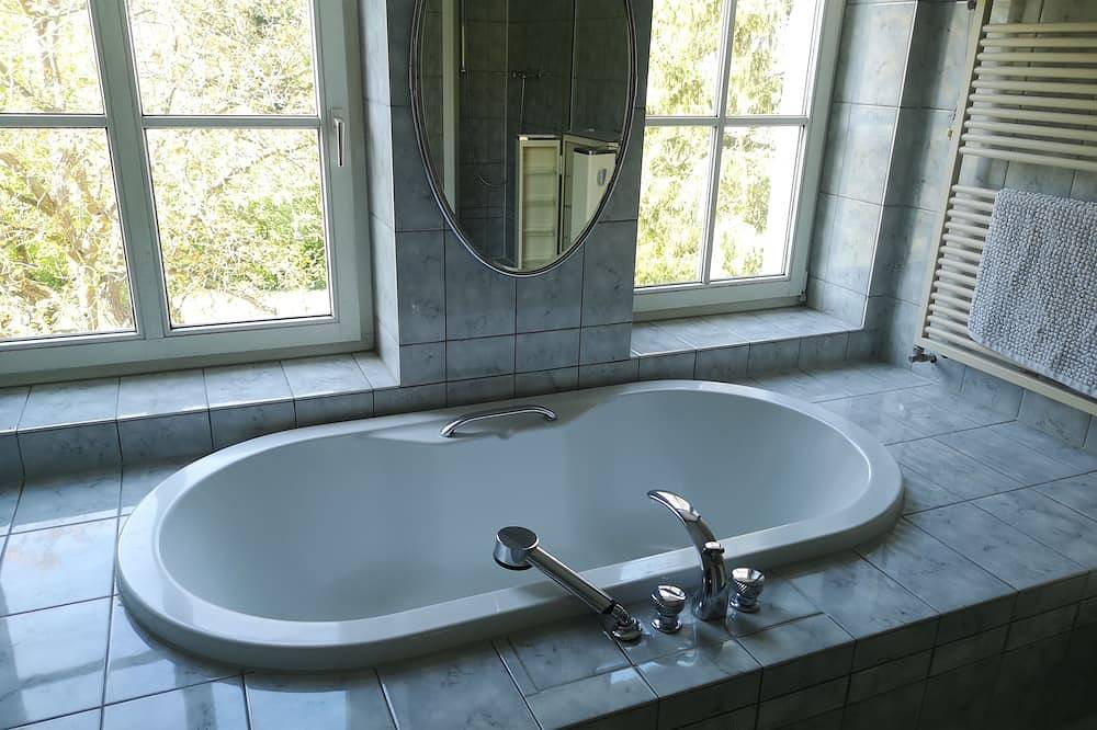 Ganze Wohnung, Belle Etage in Villenviertel Berliner Südwesten in Berlin Zehlendorf, Berlin