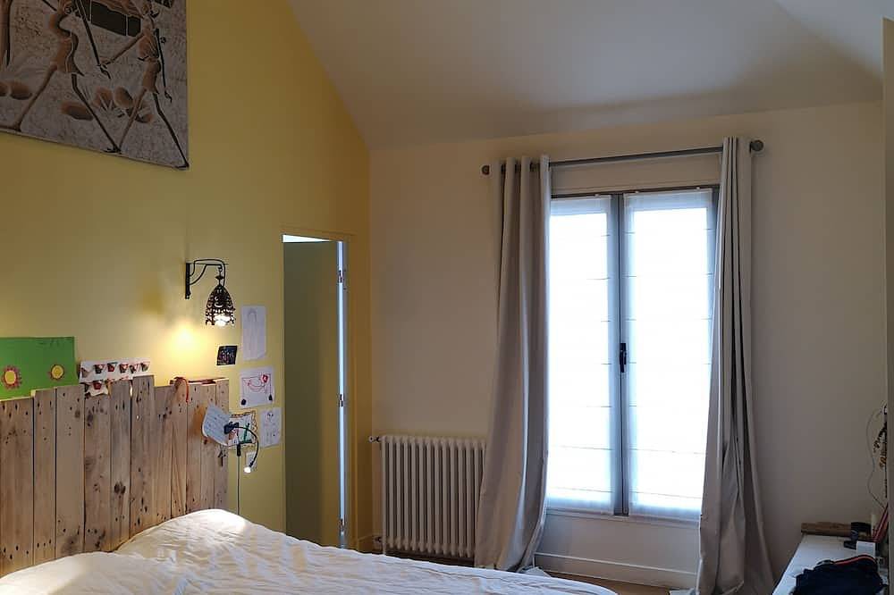 Family home near train station in Garches, Altos del Sena