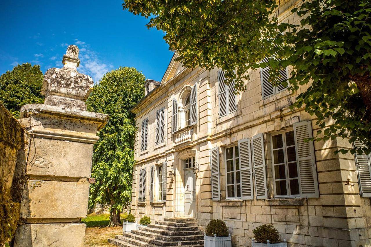 Gîte Château du Colombier - Piscine chauffée in Mailly-le-Château, Région d'Auxerre