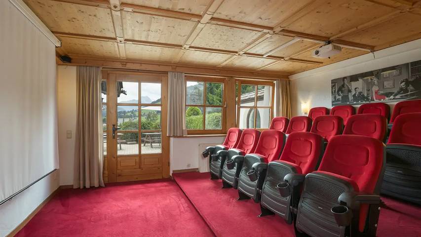 Ferienhaus für 45 Personen, mit Garten und Sauna in Kirchberg in Tirol - 2