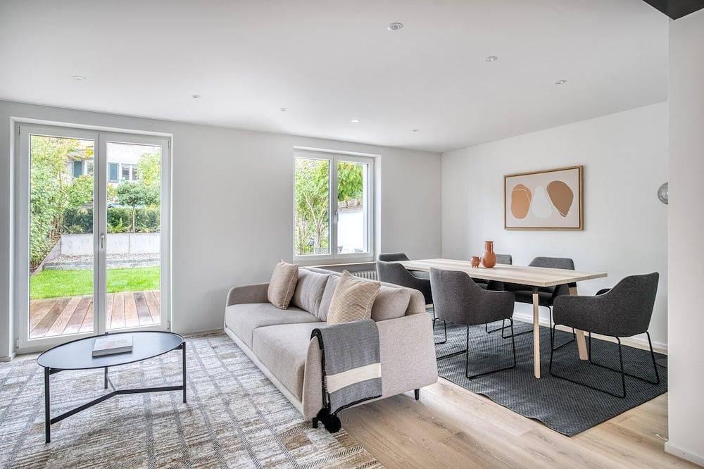 Entire apartment, Ideal Wiedikon 4.5 Room w/ Storage & W/D, 6 min to Market, by Blueground in Zurich, Zurich district