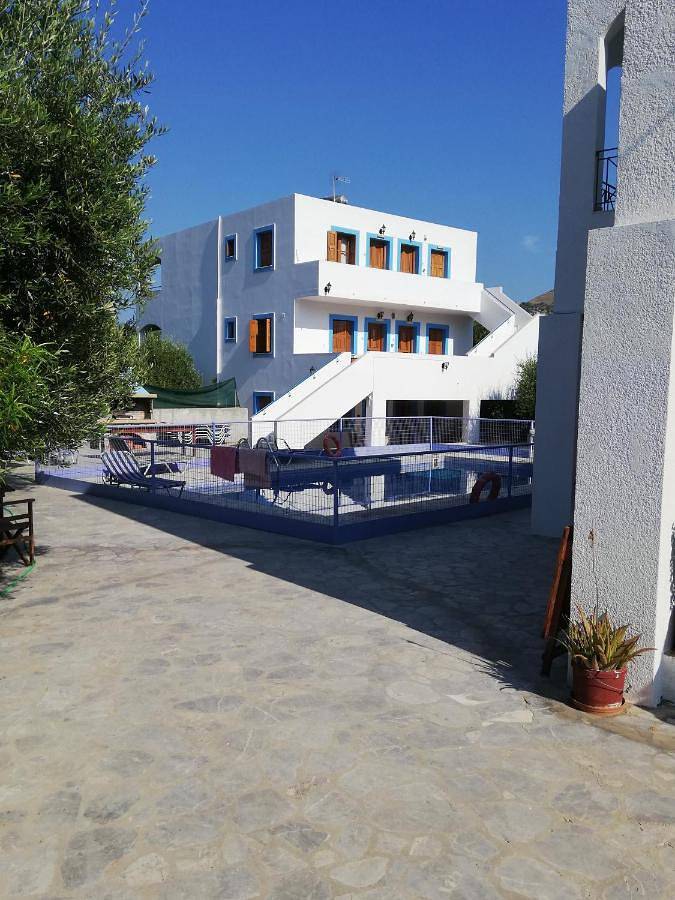 Gîte pour 5 personnes, avec piscine ainsi que vue et jardin dans Panormos - 3