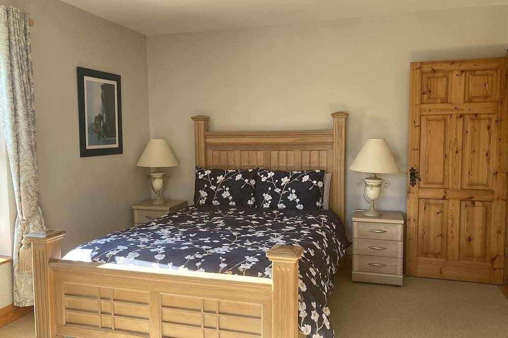 Luxurious 3250sq Ft Home Overlooking Galway Bay & the Burren with Wifi Sleeps 12 in County Clare