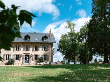 Gîte pour 6 personnes, avec jardin et terrasse à Saint-Saulge