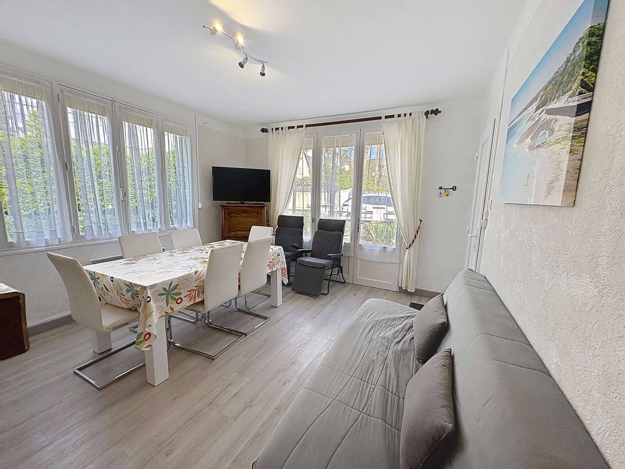 Casa de vacaciones cerca de la playa con jardín y terraza in Jullouville, Côte de la Déroute
