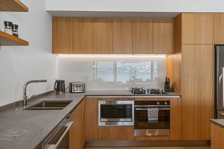 Holiday apartment for 6 people, with hot tub and pool as well as balcony in Wanaka