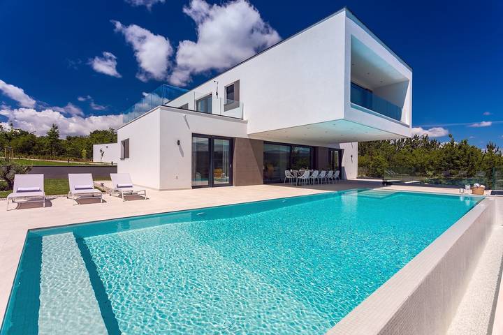Ferienhaus für 10 Personen, mit Balkon/Terrasse und Garten sowie Pool und Sauna