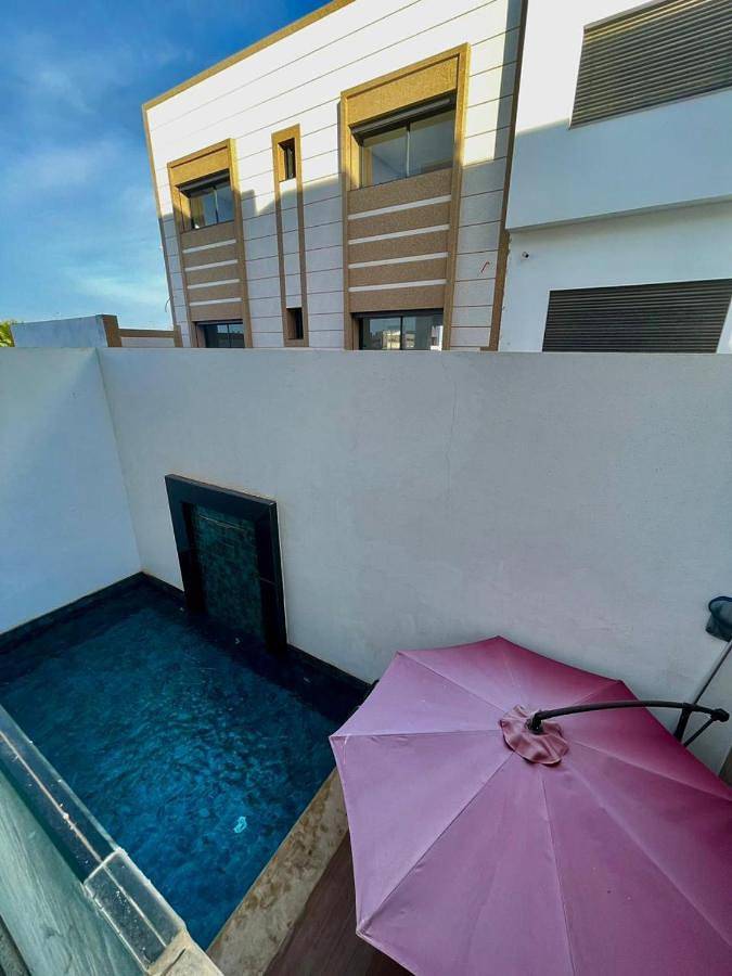 Villa pour 15 personnes, avec piscine et sauna ainsi que balcon et vue