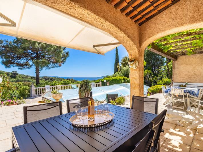 Maison de vacances pour 6 personnes, avec vue et jardin ainsi que balcon et piscine dans Cavalière