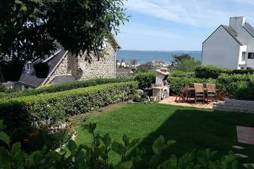 Location de vacances pour 4 personnes, avec jardin et terrasse dans Les Rosaires