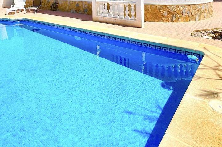 Villa für 9 Personen, mit Pool und Garten sowie Terrasse, mit Haustier