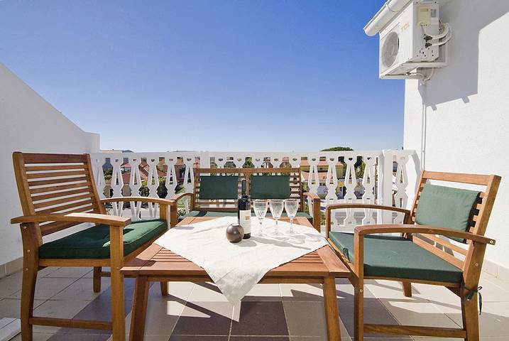 Ferienwohnung für 4 Personen, mit Sauna und Pool sowie Balkon/Terrasse in Sukosan