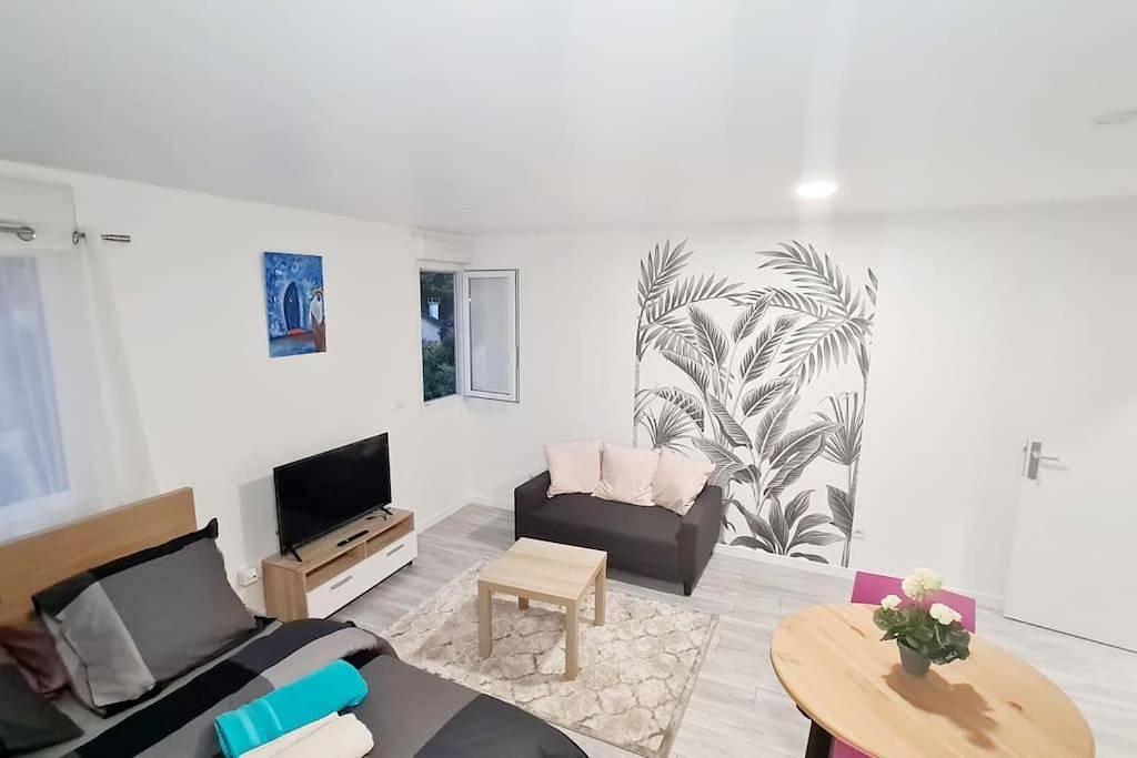 Appartement entier, One-Bedroom Apartment in Sevran, Seine-Saint-Denis
