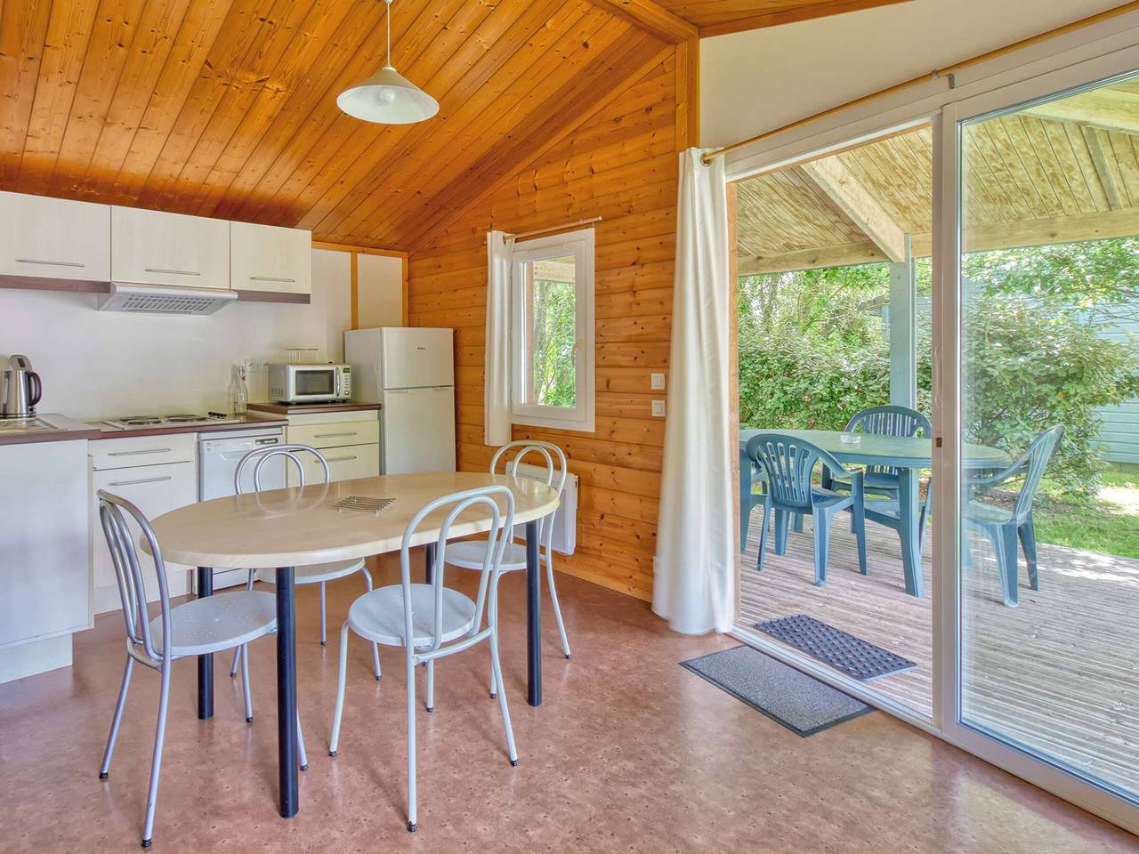 Chalet 3 pièces Oléron 5 couchages – Saint Denis D’Oleron in Saint-Denis-d'Oléron, Côte de Beauté