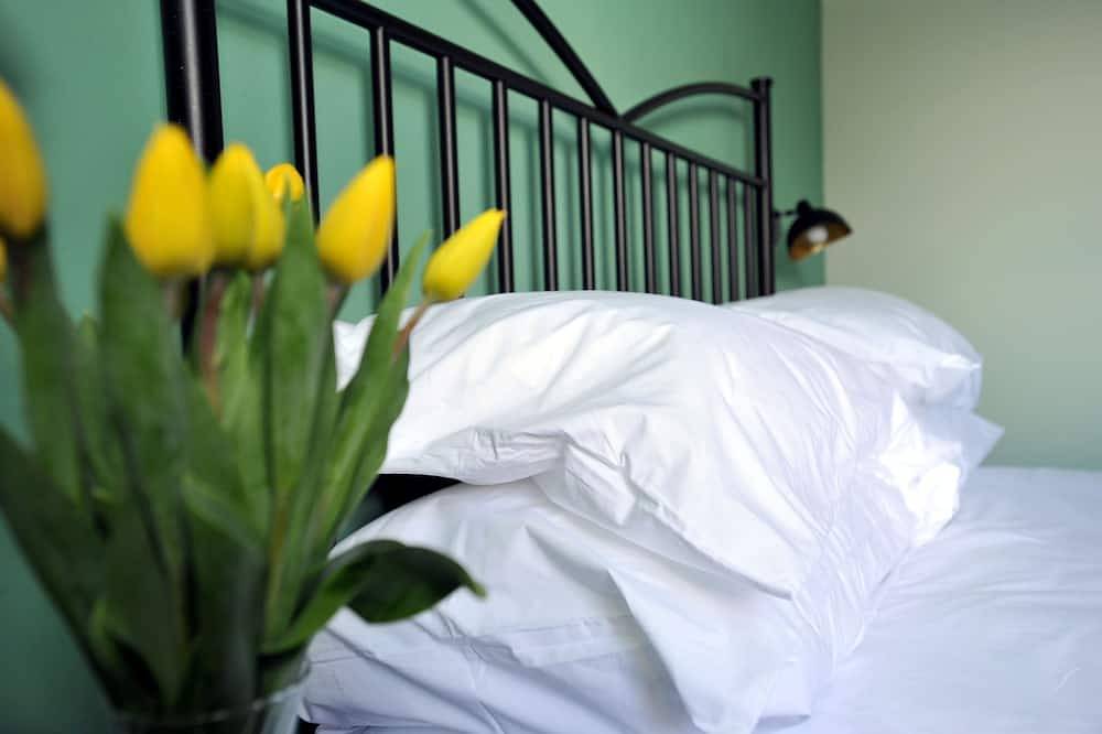 Apartamento entero, Holst -  an apartment that sleeps 2 guests  in 1 bedroom in Cheltenham, Gloucestershire