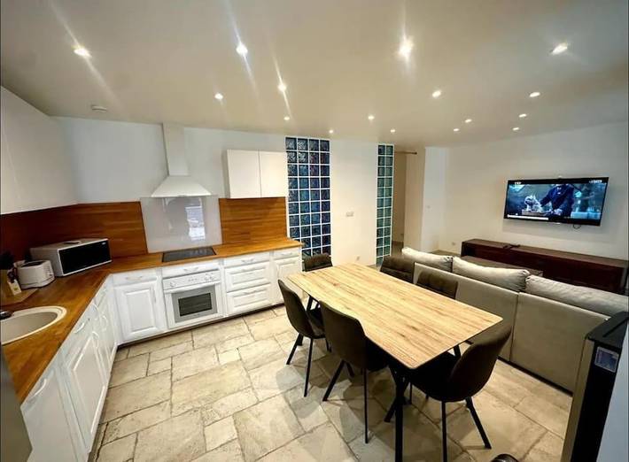 Gîte pour 4 personnes, avec terrasse ainsi que piscine et jacuzzi dans Saint-Roch - 3