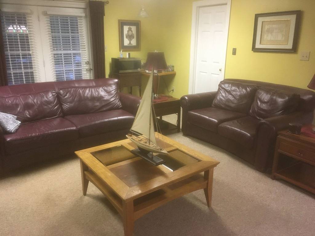 Brick Ground Floor Suite, 12 min to Liberty Univ. in Lynchburg, Virginia