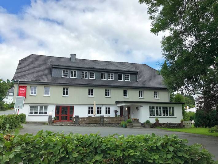 Ferienhaus für 25 Personen, mit Terrasse und Garten sowie Sauna in Neuastenberg
