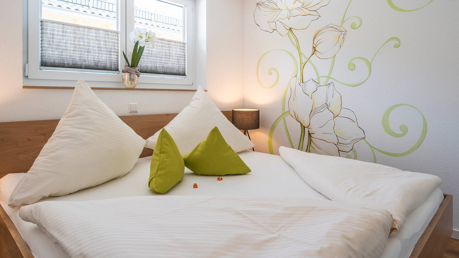 Ganze Wohnung, Ferienwohnung '303' mit Gemeinschaftsgarten, Wi-Fi und Klimaanlage in Hagnau am Bodensee, Region Bodensee-Oberschwaben