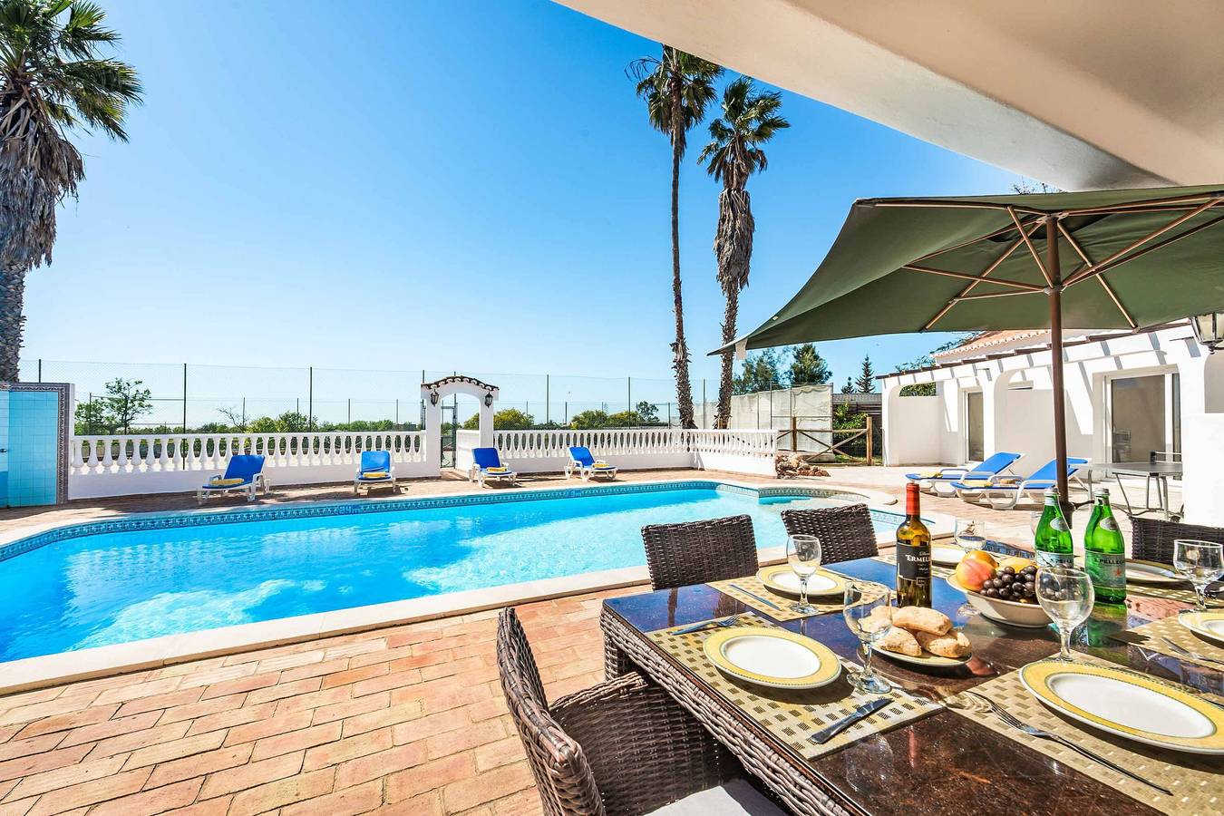Villa voor 6 personen met terras in Armação de Pera, Faro District