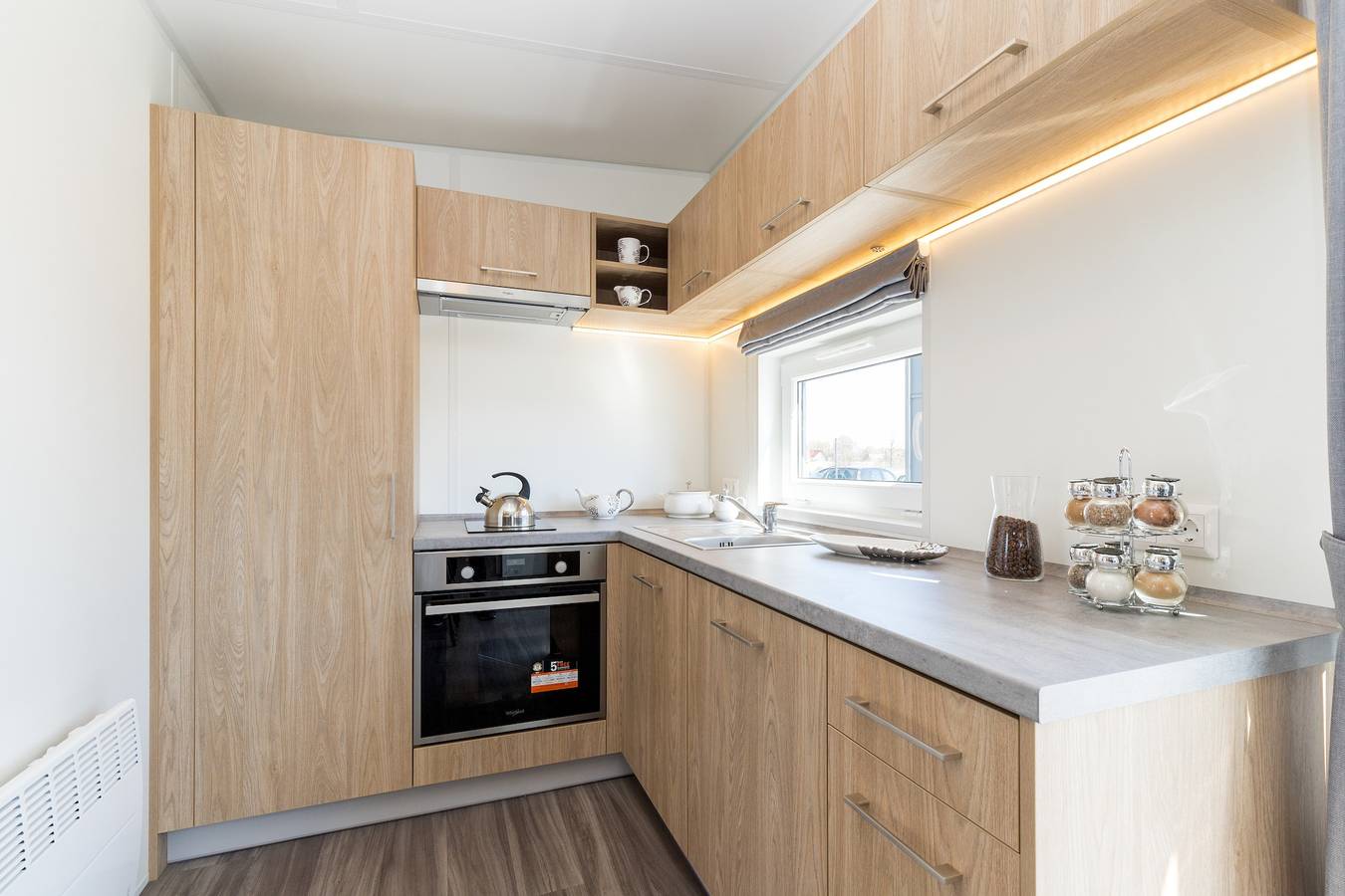 Tiny Home 'Laura' met bergzicht, wifi en airconditioning, foto 7