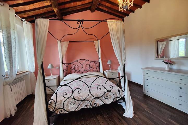 Nuova casa di campagna per famiglie, smart working e cani, con jacuzzi esterna in Camaiore (Toscana), Riviera Toscana