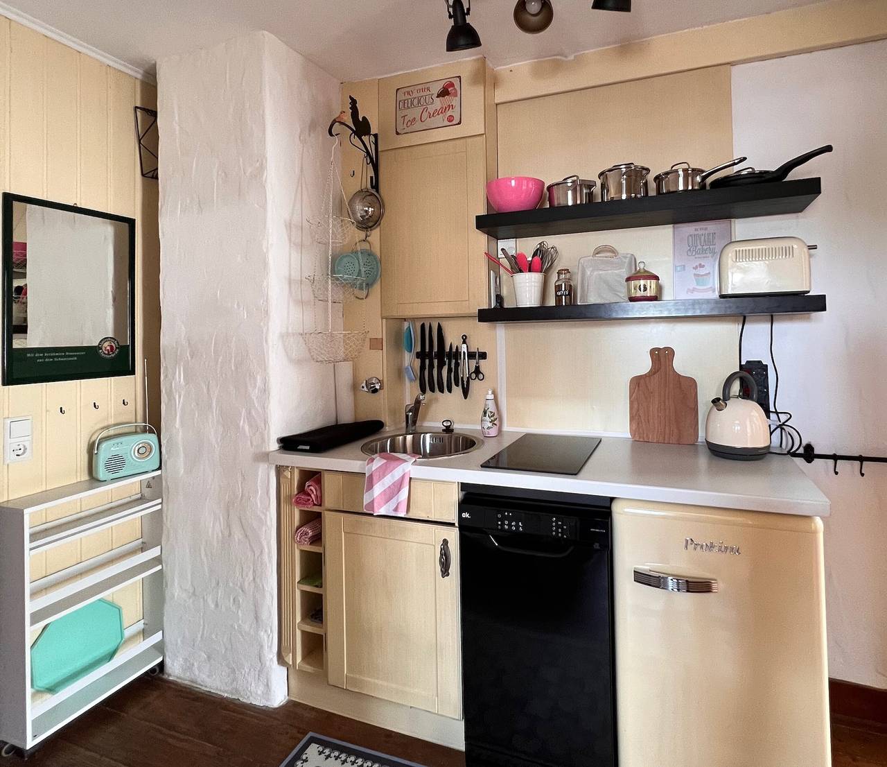 Entire apartment, Kanne Honeymoon Apartment – Historic & Central for Romantic Getaways in Epfendorf, Central Black Forest