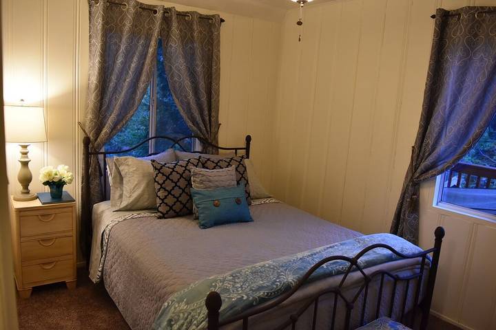 Cabin for 8 people, with yard and terrace in Lake Arrowhead