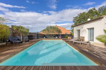 Gîte pour 6 personnes, avec jardin et terrasse à Corneilhan
