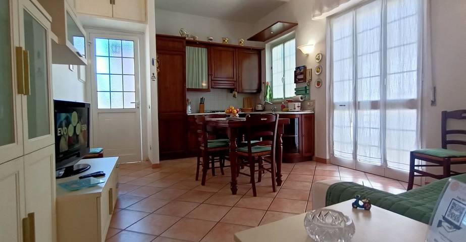 Ganze Wohnung, Ferienwohnung für 5 Personen mit Balkon in Torre del Lago Puccini, Viareggio