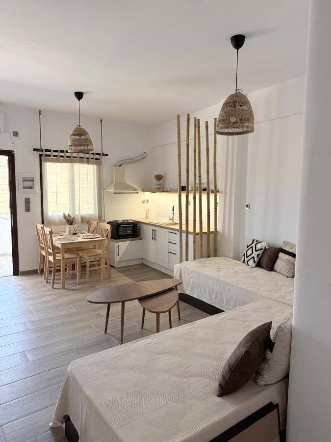 Gîte pour 5 personnes, avec Balcon ainsi que Terrasse et Vue dans Κανάλα