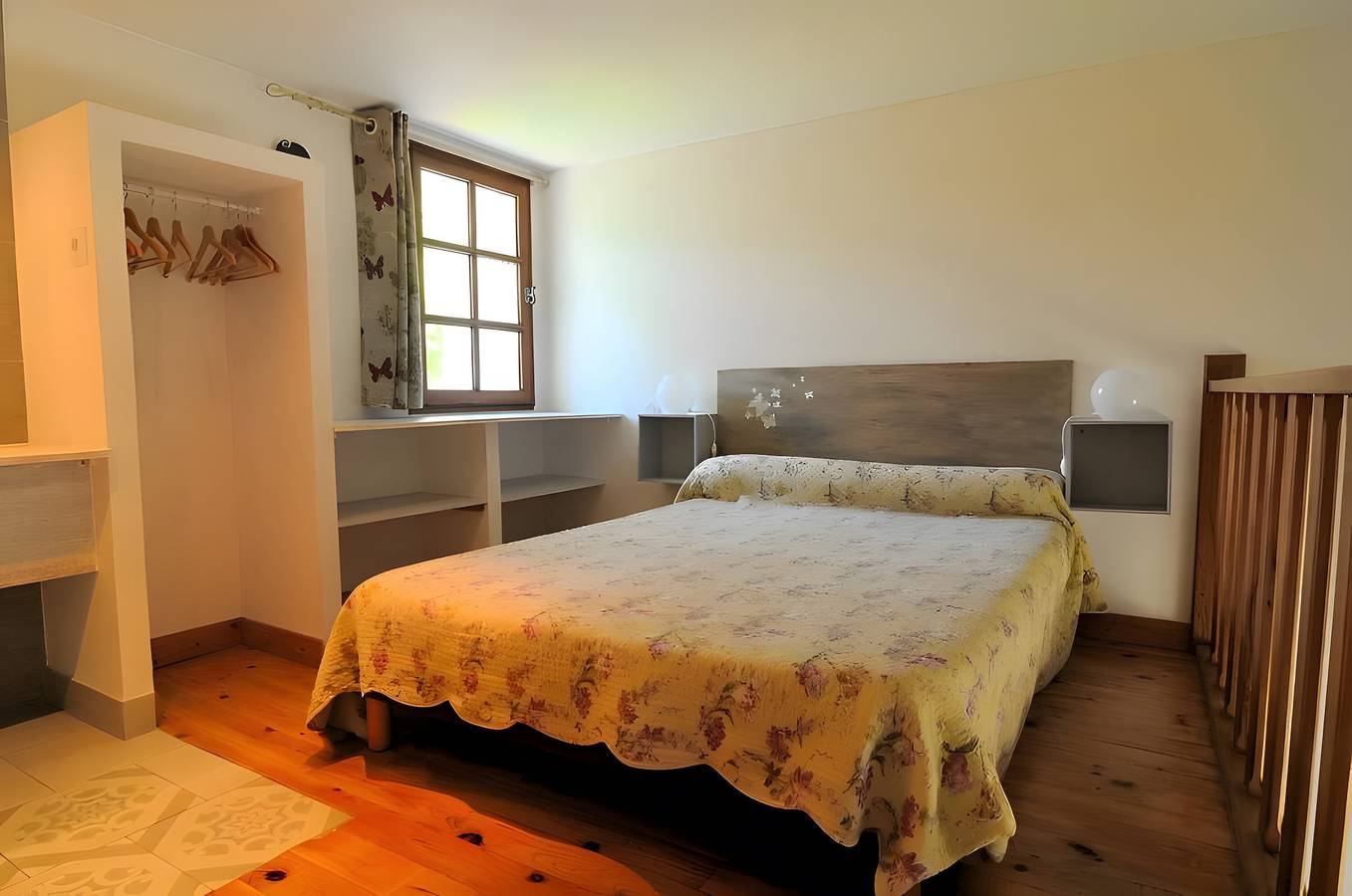 Apartamento entero, Apartamento 'La Truite' con terraza privada, Wi-Fi y aire acondicionado in L'Isle-sur-la-Sorgue, Vaucluse