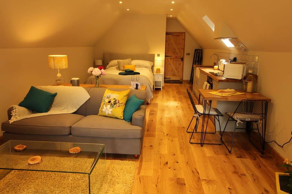Entire apartment, The Hive - Beautiful Studio with  amazing Hot Tub in Cratfield, Suffolk