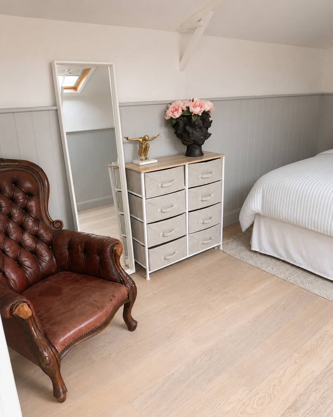 Entire studio, Waterside studio on River Thames in Richmond upon Thames, London
